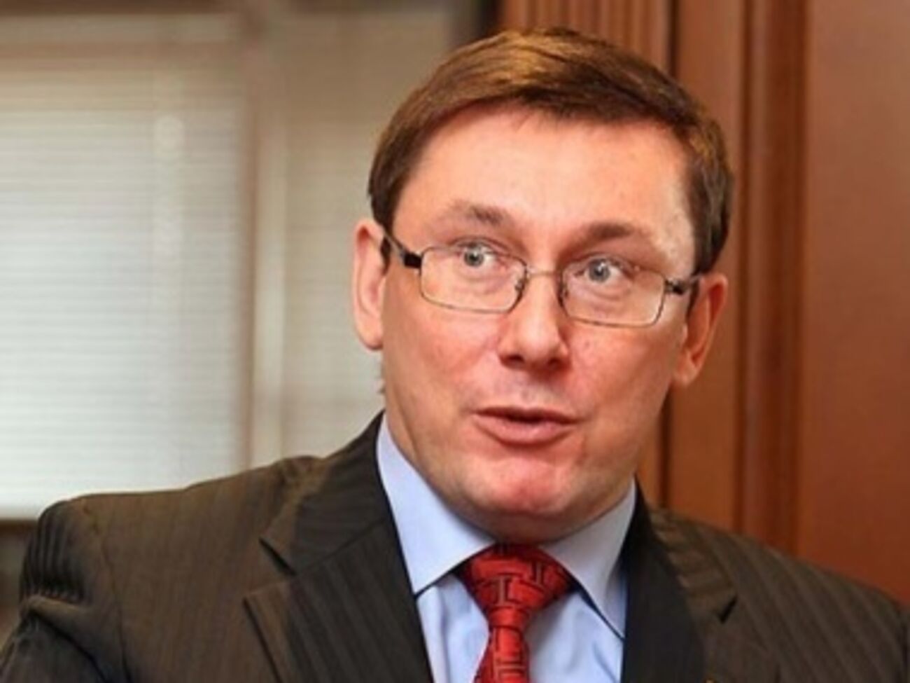 Луценко: Если Донбасс не хочет жить в Украине по общим законам, пусть поживет в карантине
