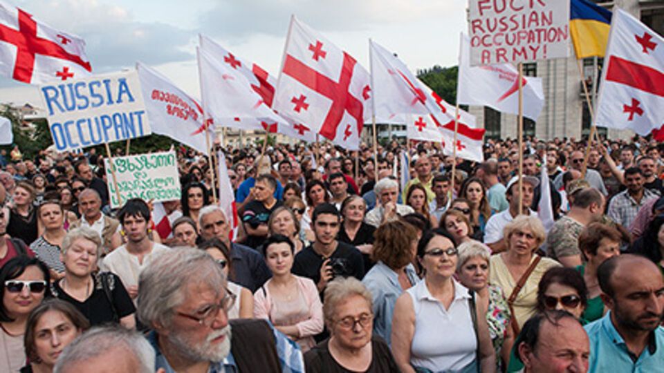 Тысячи грузинов вышли на акцию “Stop Russia”