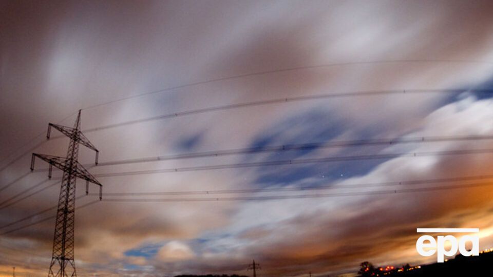 Завтра по всей территории Украины ожидаются грозы и шквальный ветер