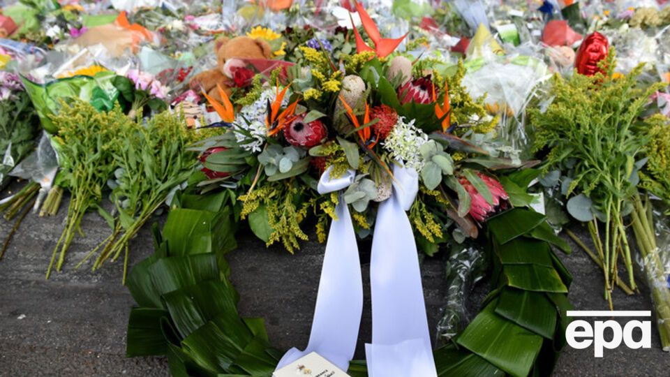 Цветы в память о жертвах рейса МН-17, аэропорт Схипхол (Амстердам), 25 июля 2014 года.