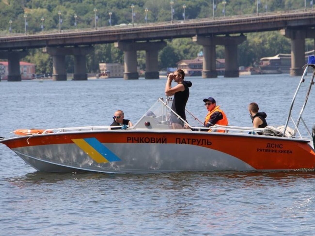 ГСЧС: Купание в Днепре возле моста Патона запрещено
