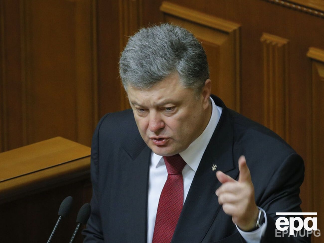 Порошенко обещает ветировать правки в Конституцию, если они будут нести угрозу стране