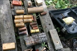 В Киеве обнаружен тайник с большим количеством взрывчатки, патронов и оружия