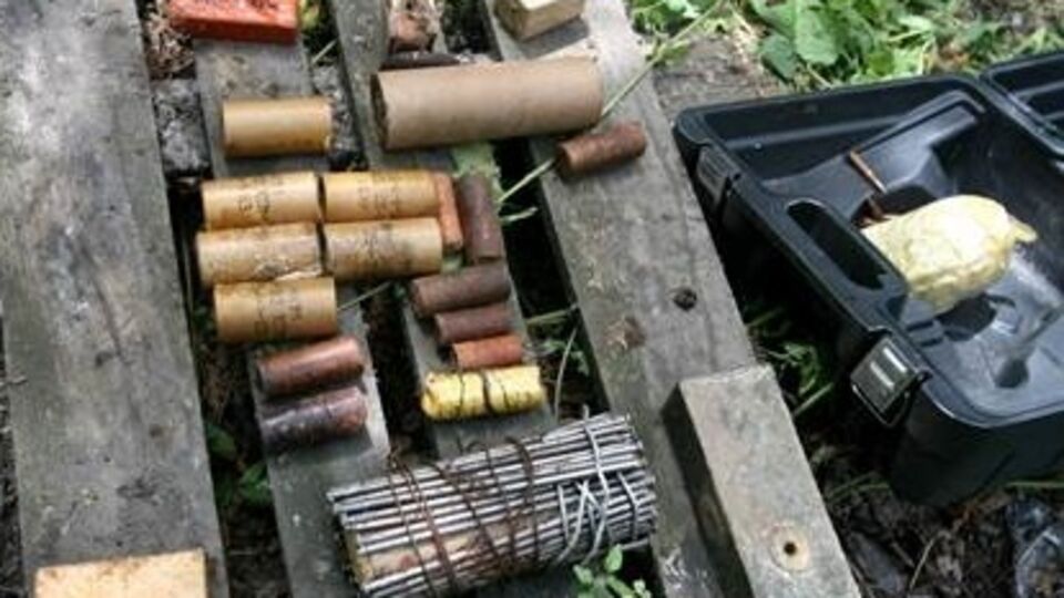 В Киеве обнаружен тайник с большим количеством взрывчатки, патронов и оружия