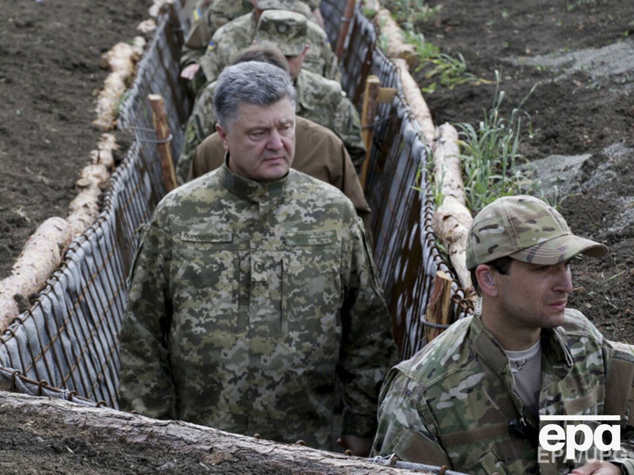 Порошенко сообщил об освобождении из плена двоих украинских солдат