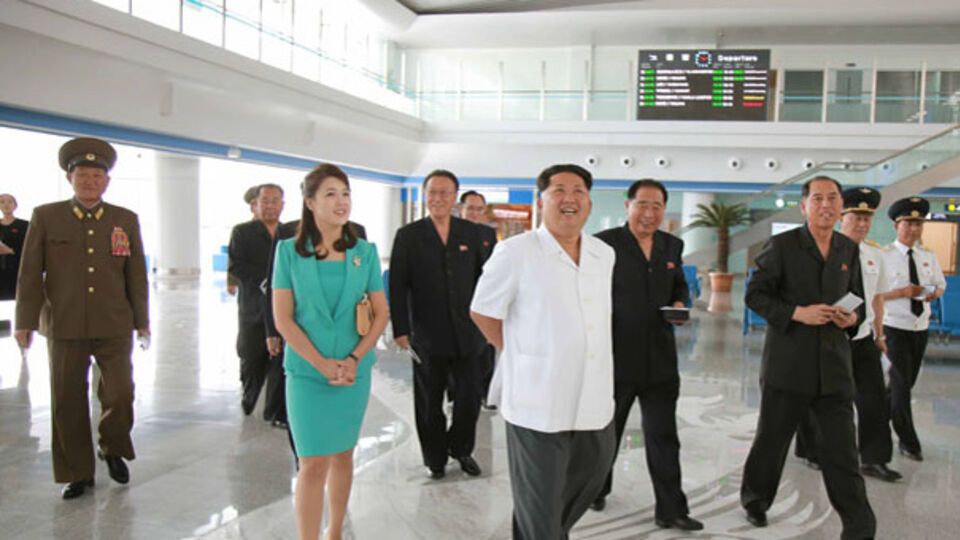 Ким Чен Ын с супругой