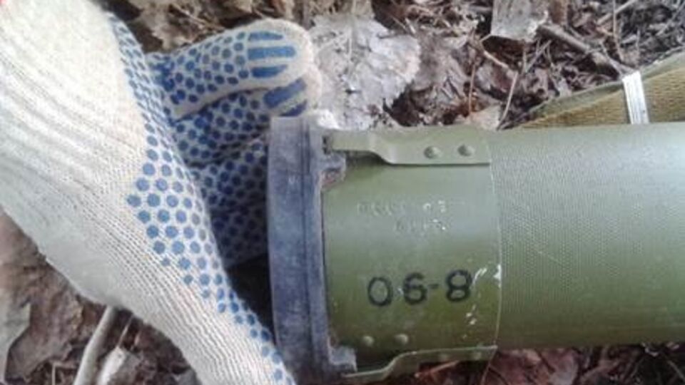 В тайнике были спрятаны два гранатомета, семь ручных гранат и девять запалов к ним