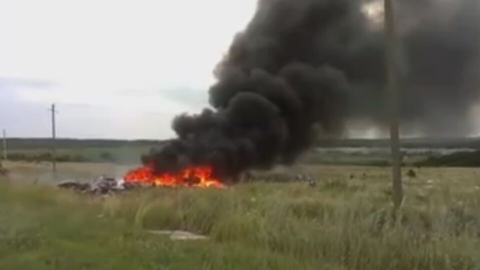 На видео видны горящие обломки