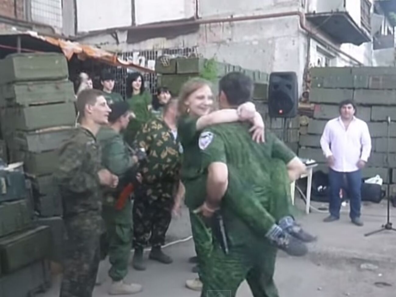 В день рождения террориста Гиви боевики танцевали "рок-н-ролл" под песню Цоя. Видео