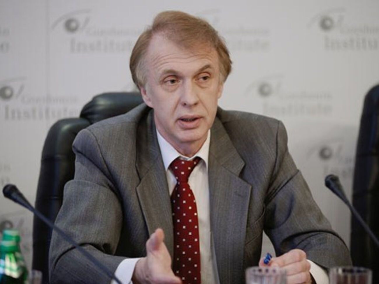 Огрызко считает, что Украине стоит думать в первую очередь о национальных интересах