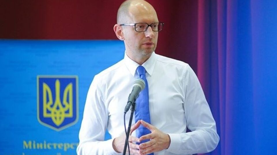 Яценюк: Нужно стимулировать не регистрироваться для получения выплат, а создавать рабочие места и находить работу