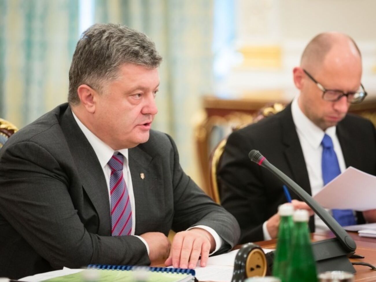 Порошенко считает цены на авиаперелеты в Украине неадекватными