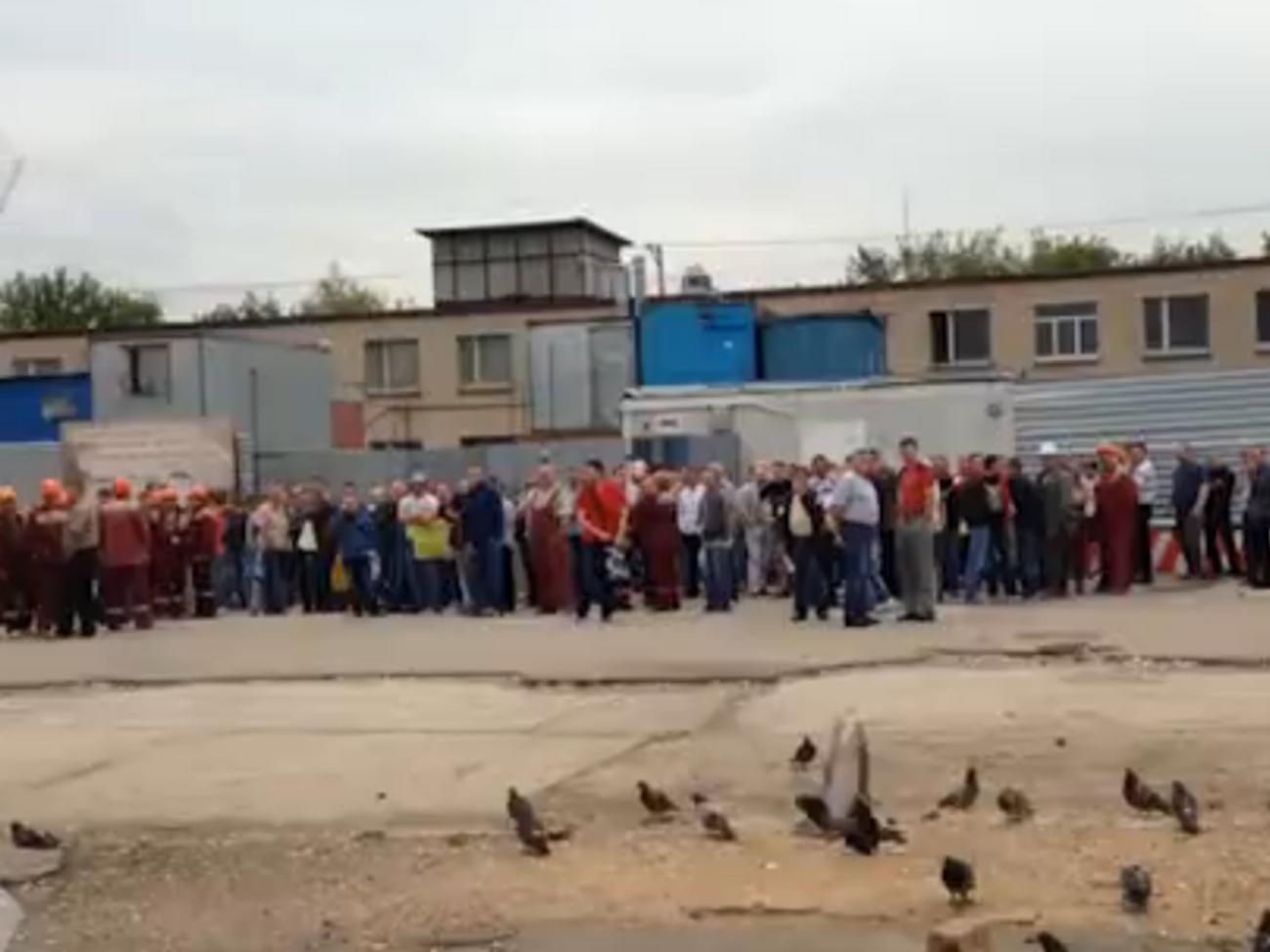 По словам участников акции,&nbsp;задержка выплаты зарплаты&nbsp;возникает уже&nbsp;на протяжении двух лет