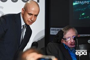 Юрий Мильнер и Стивен Хокинг на пресс-конференции в Лондоне