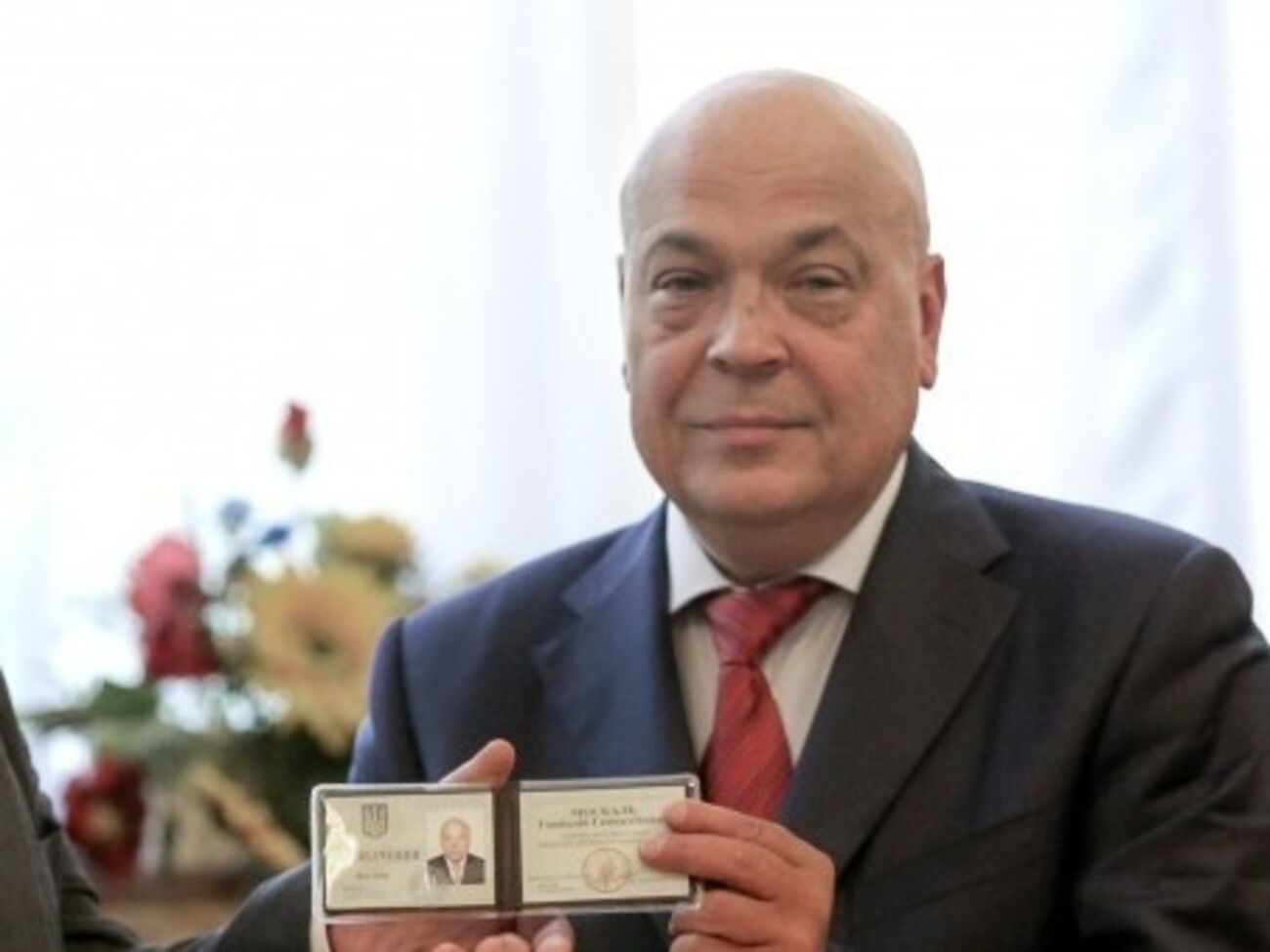 Москаль выразил недоумение тем, что представители "Правого сектора", будучи членами политической силы, прячут свои лица от избирателей с помощью балаклав