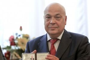 Москаль выразил недоумение тем, что представители "Правого сектора", будучи членами политической силы, прячут свои лица от избирателей с помощью балаклав