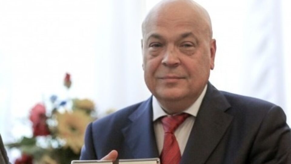 Москаль выразил недоумение тем, что представители "Правого сектора", будучи членами политической силы, прячут свои лица от избирателей с помощью балаклав