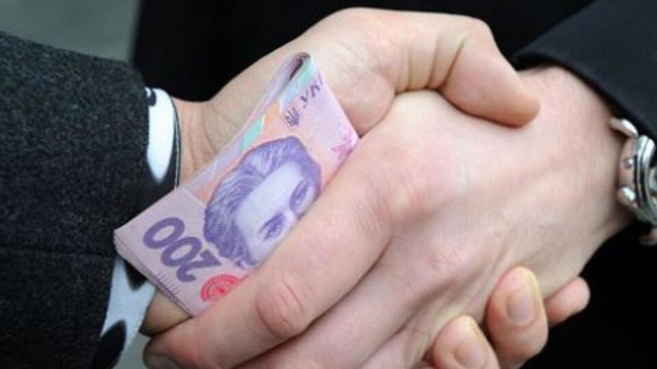 Подполковник юстиции требовал 300 тыс. грн у львовянина за принятие решения о непривлечении к уголовной ответственности за служебный подлог