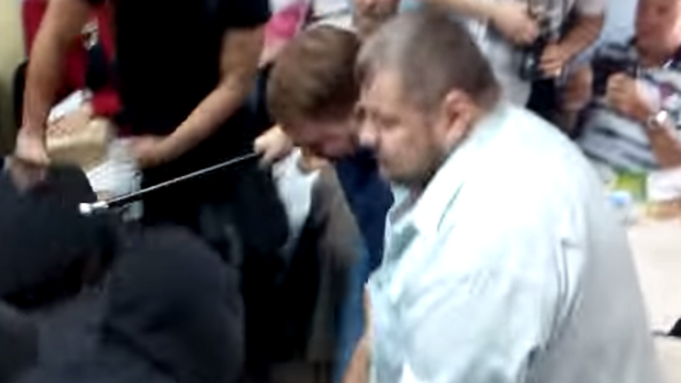 Нардепы Мосийчук и Лозовой вместе с представителями Радикальной партии избили телеведущего Дурнева. Видео