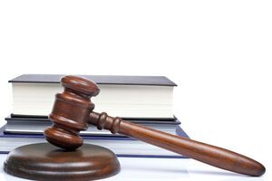 Наказание по самой тяжкой из вменяемых судье статей предусматривает лишение свободы на срок до 10 лет