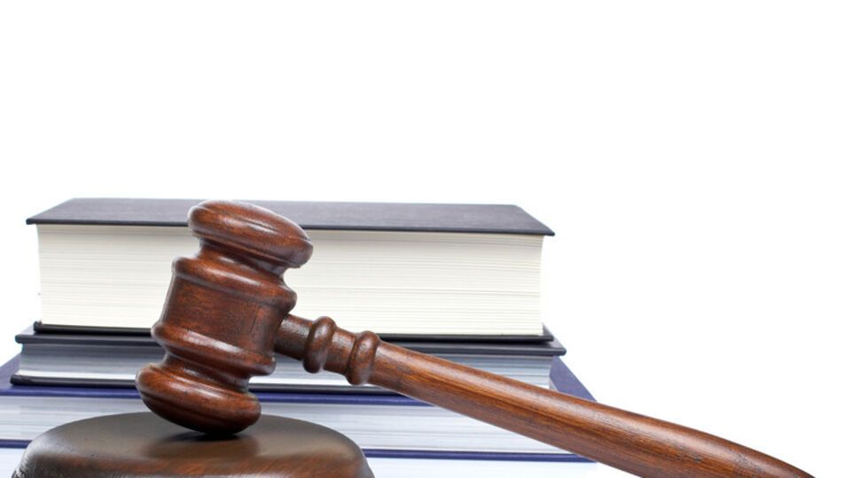 Наказание по самой тяжкой из вменяемых судье статей предусматривает лишение свободы на срок до 10 лет