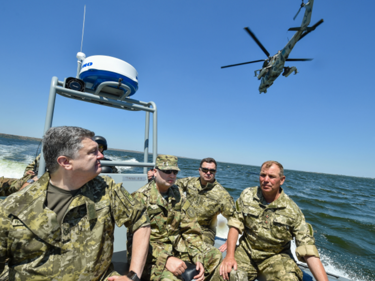 Порошенко посетил учения морской пехоты