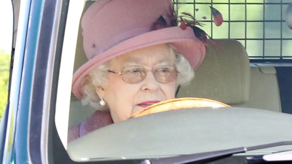 Королева Елизавета любит водить автомобиль