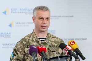 Андрей Лысенко сообщил, что боевики, несмотря на заявления, не отводят вооружение от линии фронта на Донбассе