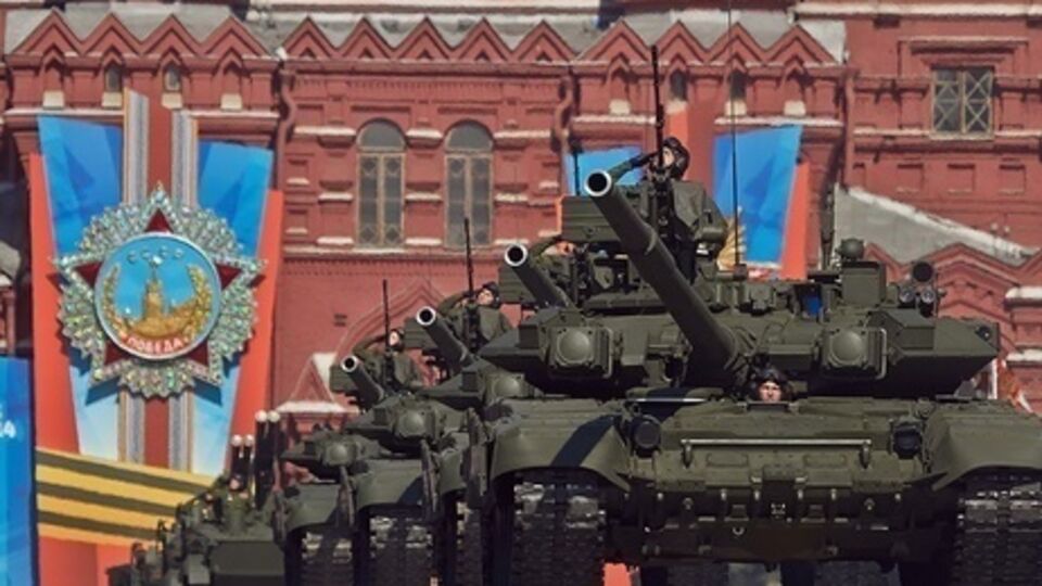 Соцопрос: 33% россиян считают, что России важнее быть сильной в военном отношении, чем экономически