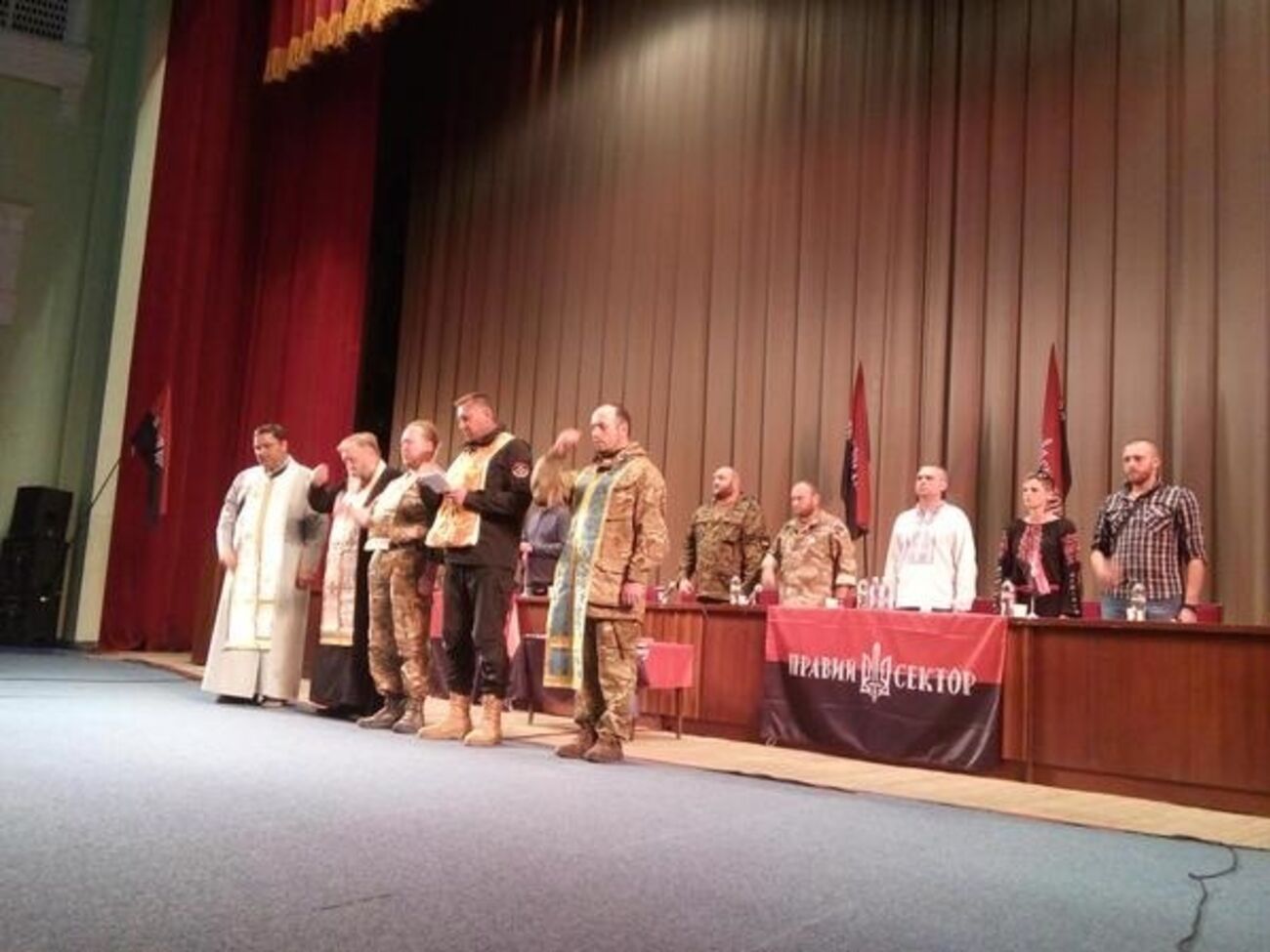 В Киеве "Правый сектор" проводит съезд