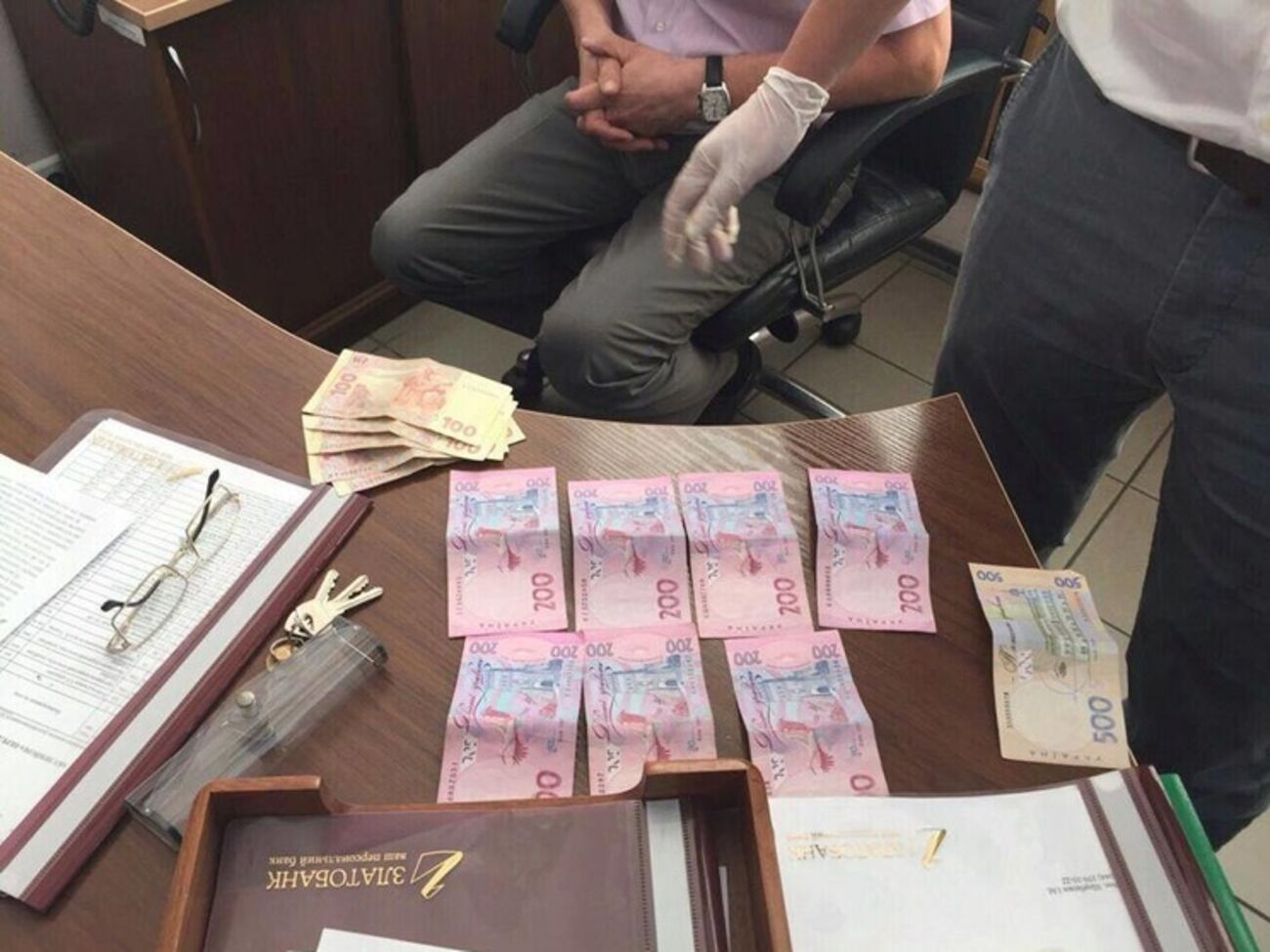 СБУ задержала на взятке двух чиновников киевской ГАИ