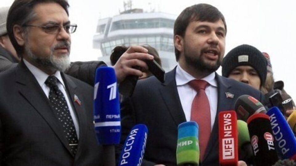 "ДНР" и "ЛНР" требуют закрепить в Конституции Украины их особый правовой статус