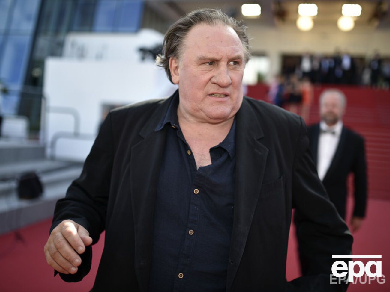 Депардье и другим фигурантам списка не просто запрещено посещать Украину --- в стране запрещено транслировать фильмы с их участием