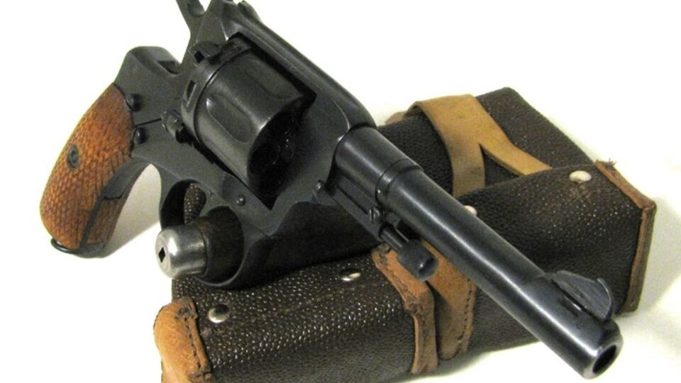 В приемной Генпрокуратуры спрятали наган