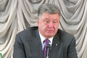 Порошенко: Нужно прекратить поток нелегальных поставок товаров на оккупированные территории