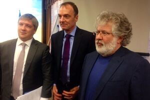 Роллинз – по центру – возглавил "Укрнафту"