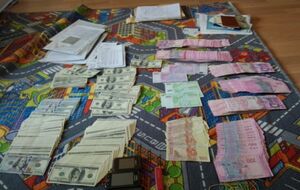 Изъятые во время обысков у сотрудников УЦОКО деньги