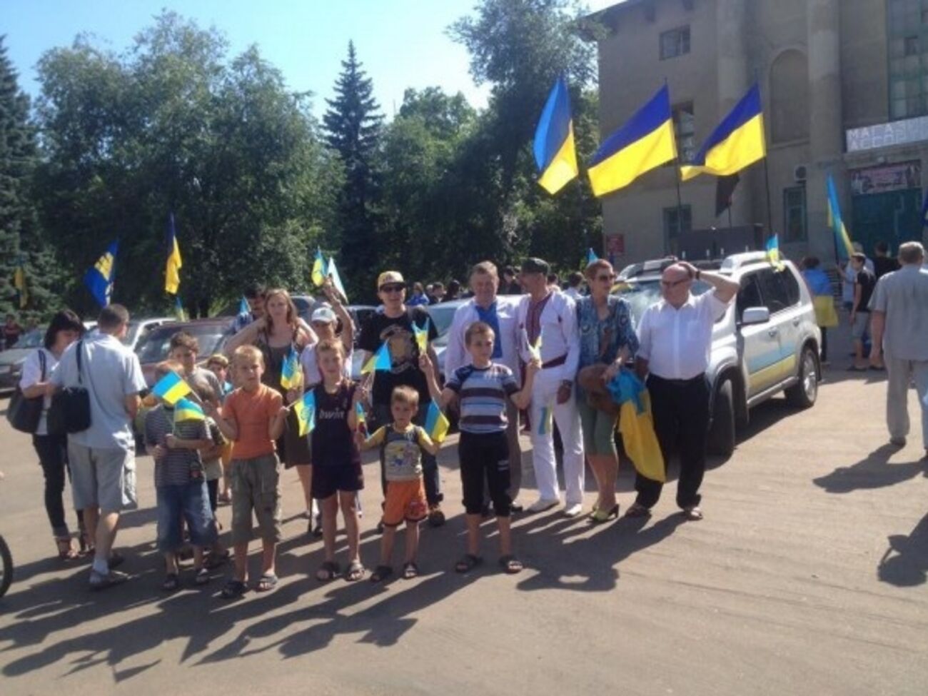 В Дзержинске устроили автопробег в честь годовщины освобождения от террористов. Видео