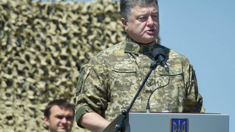 Петр Порошенко: Необходимо сделать все, чтобы в Северодонецке, Рубежном, Лисичанске и Попасной не звучали выстрелы