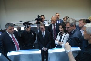 Глава МВД Арсен Аваков, заместитель госсекретаря США Уильям Браунфилд, премьер-министр Арсений Яценюк, замминистра МВД Эка Згуладзе и посол США в Украине Джеффри Пайетт на открытии нового департамента полиции в Киеве