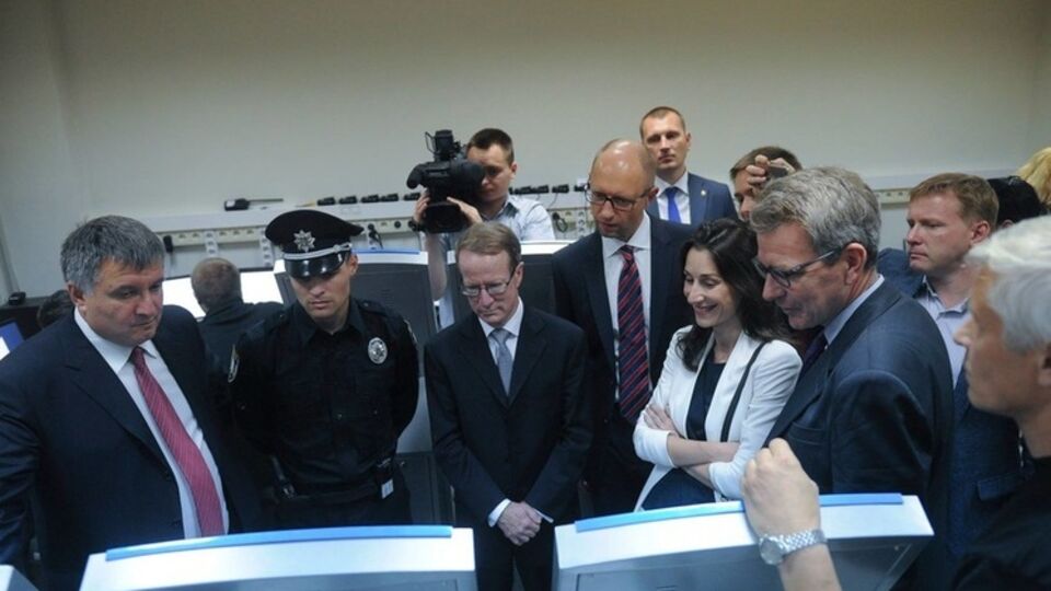 Глава МВД Арсен Аваков, заместитель госсекретаря США Уильям Браунфилд, премьер-министр Арсений Яценюк, замминистра МВД Эка Згуладзе и посол США в Украине Джеффри Пайетт на открытии нового департамента полиции в Киеве