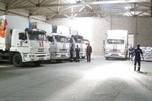 По данным российской стороны, грузовики привезли на Донбасс продукты питания и медикаменты