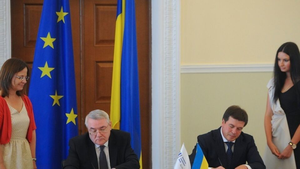 Финансовое соглашение между Украиной и ЕИБ подписали Ласло Бараняй и Геннадий Зубко