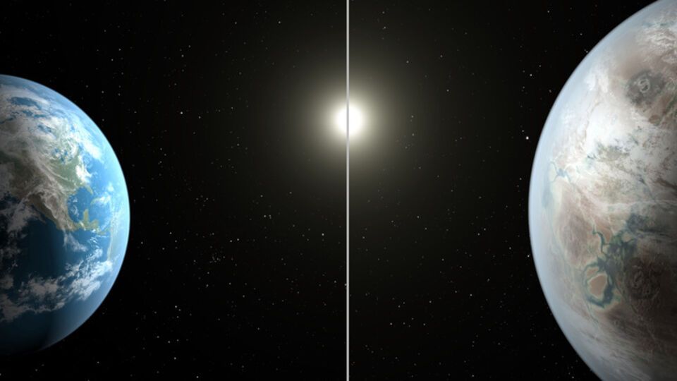 Сравнительное изображение Земли и планеты Kepler-452b в созвездии Лебедя