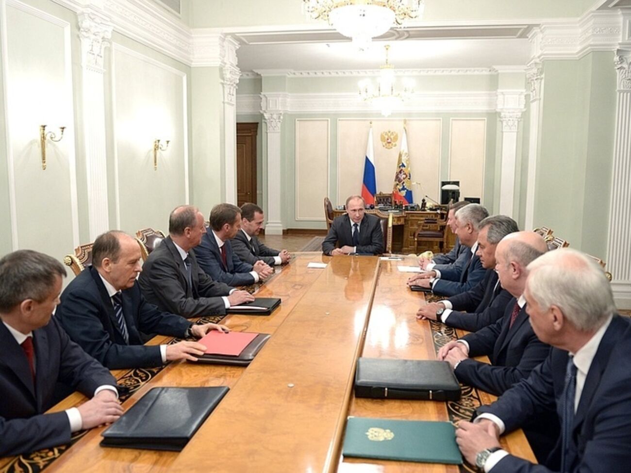 Путин совещался с членами СБ РФ в Ново-Огарево