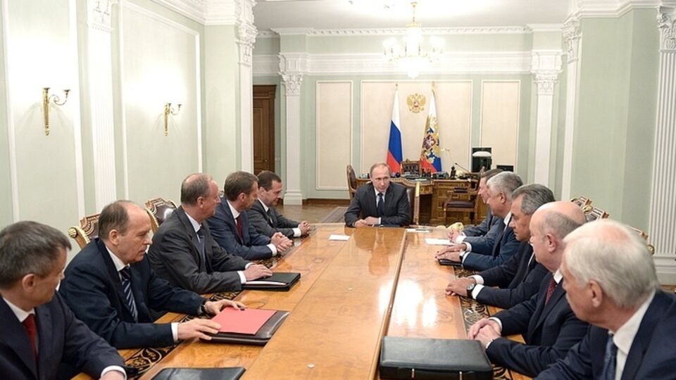 Путин совещался с членами СБ РФ в Ново-Огарево