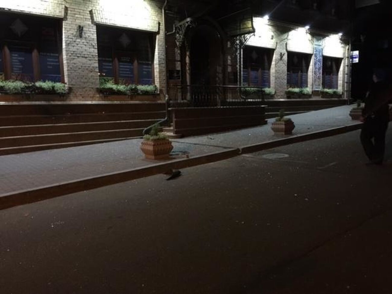 МВД: Неизвестный обстрелял здание одного из столичных банков, пострадавших нет