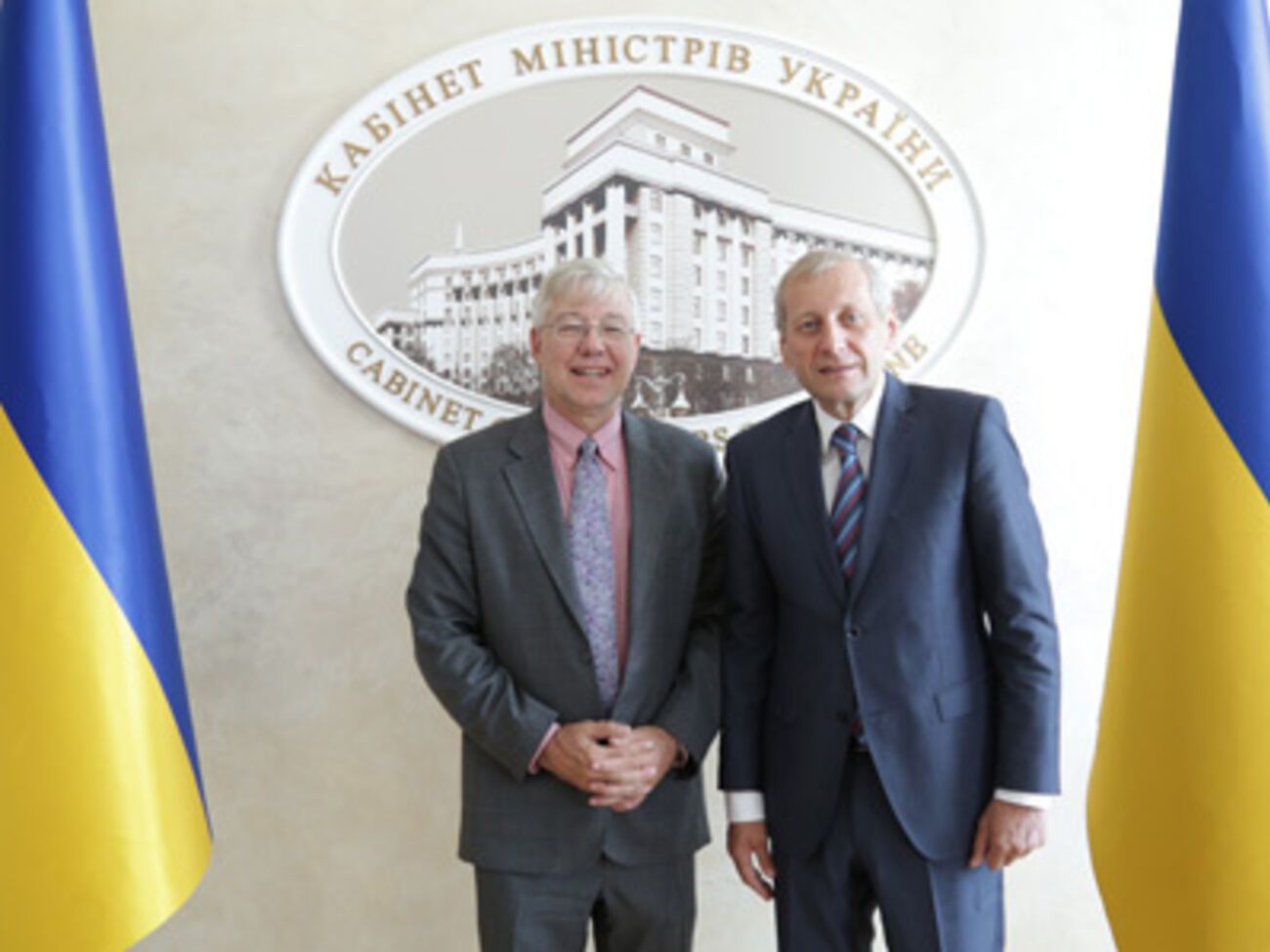 Координатор&nbsp;системы ООН в Украине Нил Уокер (слева) и вице-премьер-министр Украины Валерий Вощевский