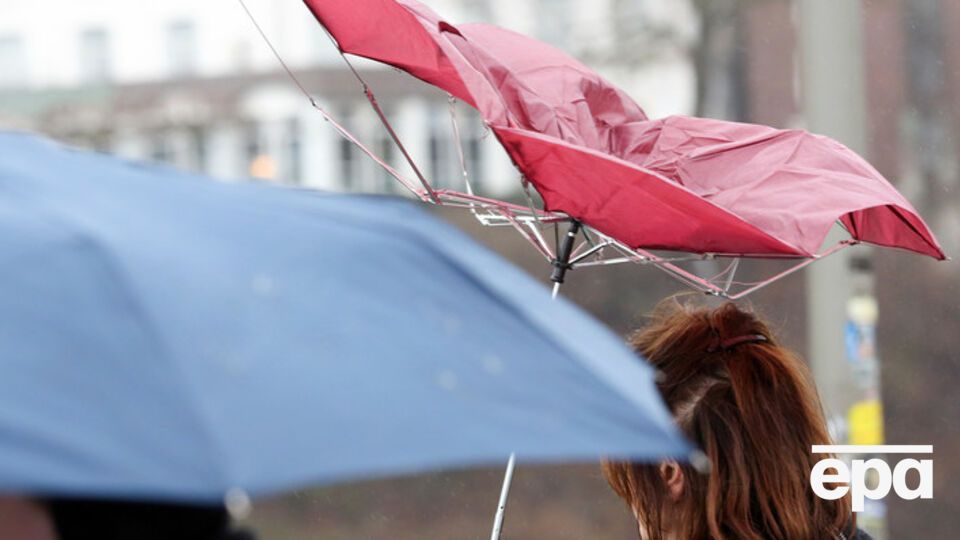 На месте происшествия работают спасатели