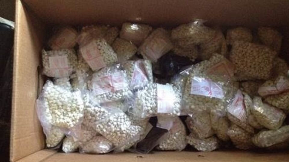 Сотрудники спецслужбы "взяли" злоумышленников в помещениях лабораторий при упаковке фальсифицированного товара